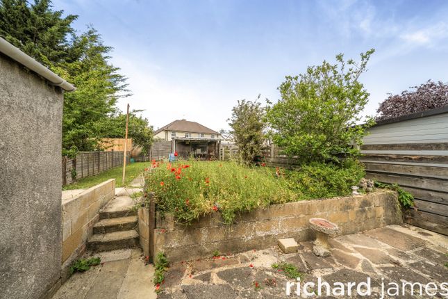 7, Charlton Close, Swindon photo 4