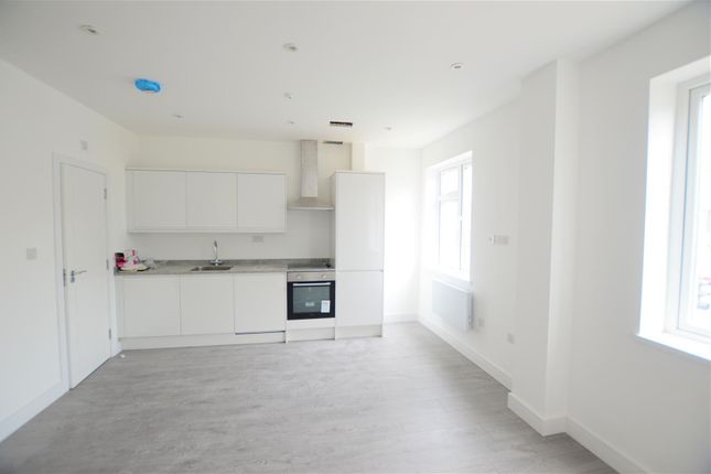 Flat 15 Ambassador House, 177- 183 Farnham Road, Slough photo 2