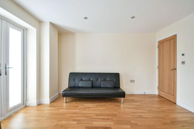 Flat for sale in Victoria Road, Swindon, Wiltshire
