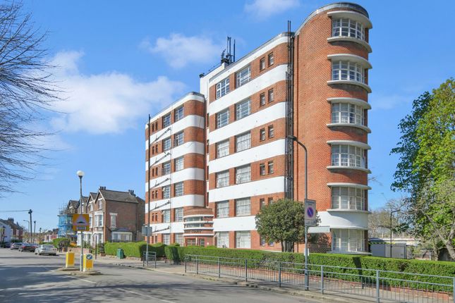 3-bed flat on Flat 24, Kingsley Court Park Avenue, London, £400,000