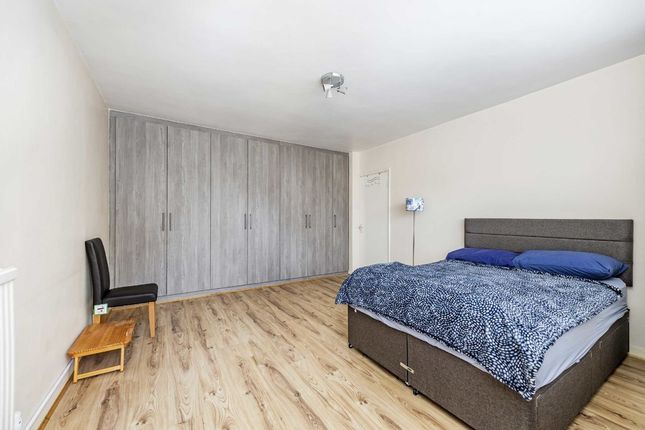 Flat for sale in High Mount, Station Road, London