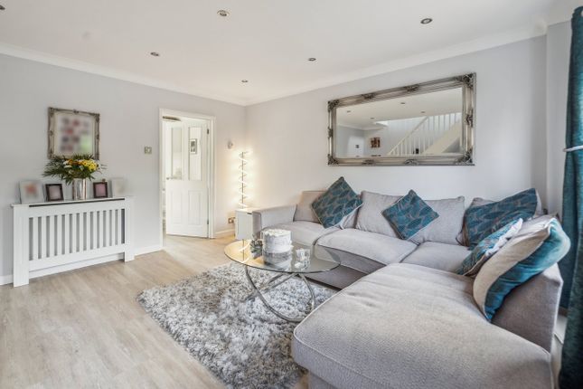 2, Stringers Cottages, GERRARDS CROSS photo 2