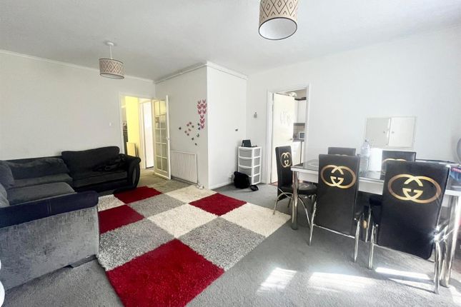 Flat to rent in St. Christophers Close, Osterley, Isleworth