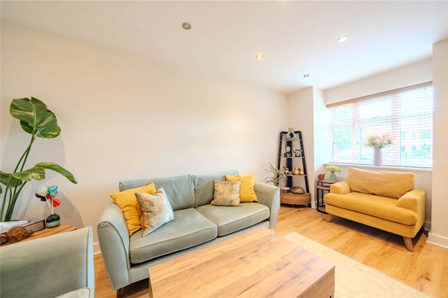 28, Parkview Place, Leeds photo 4