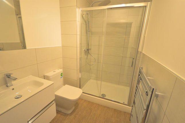 Crossford Court, Sale photo 4