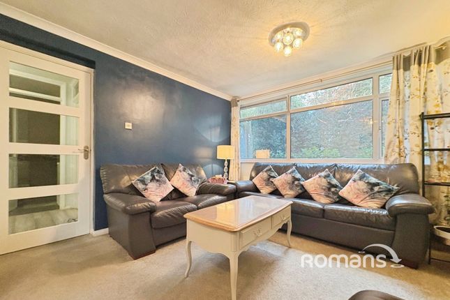 Frogmore Court, Camberley photo 2