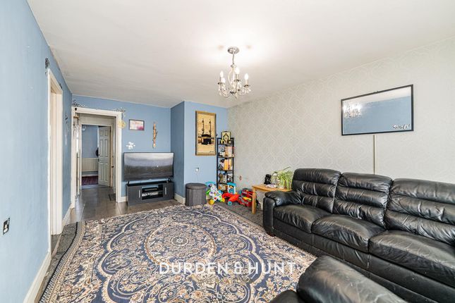 50 Veronica Close, Romford photo 3