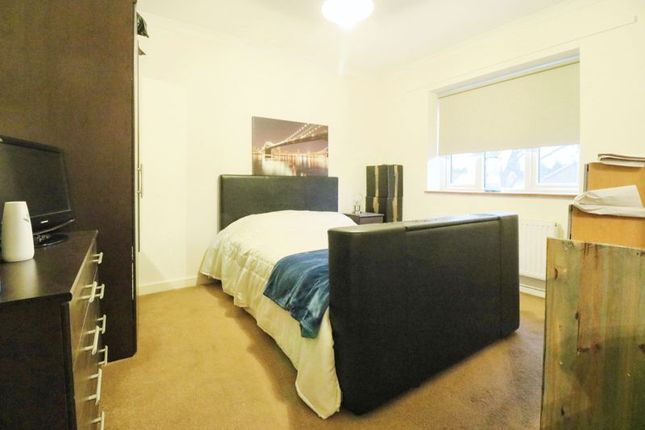 Flat for sale in Wilford Road, Langley, Slough