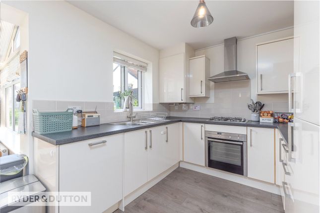 2, Carr Farm Close, Rossendale photo 4