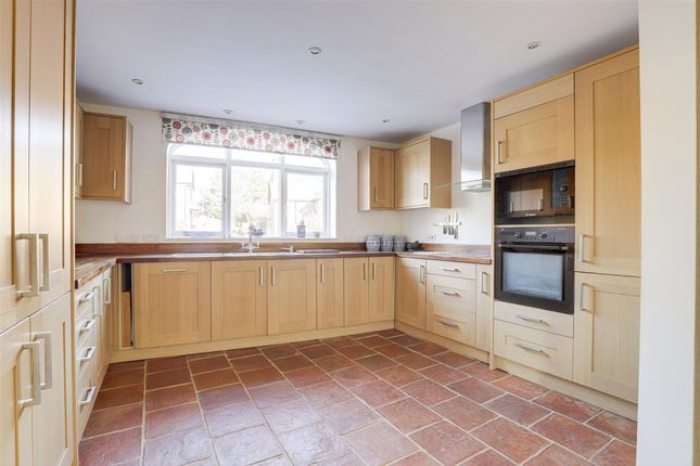 7 Village Road, Nottingham photo 4