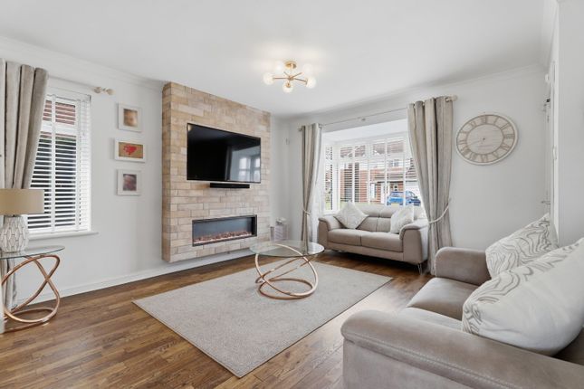 17, King George Place, Renfrew photo 3