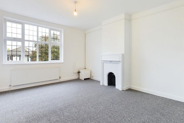 92A, High Street, Middlesex photo 5