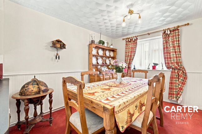 14, Elm Green, Basildon photo 3