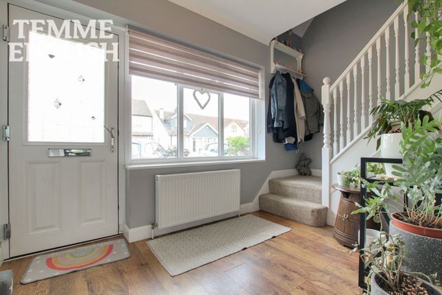 65 Guernsey Gardens, Wickford photo 4