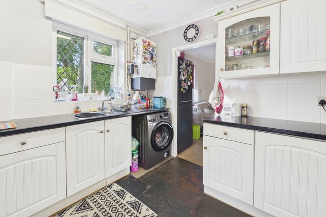 139 Chestnut Avenue, Midway, Derbyshire photo 2