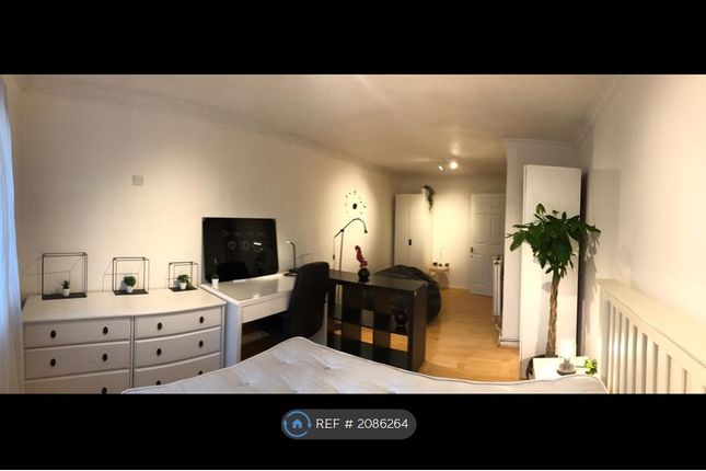 Thumbnail Room to rent in Alice Shepherd House, London