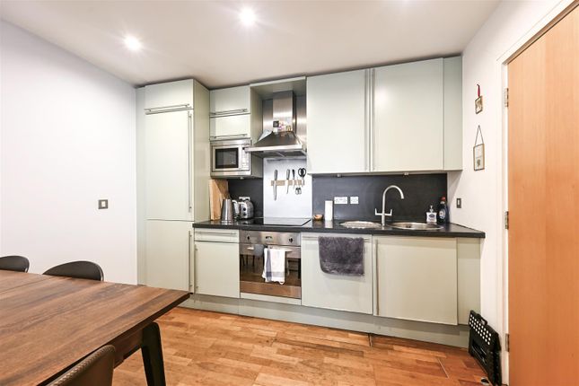 Flat 402, 1 Pepys Street, London photo 4