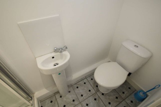 5, Sandhurst Grove, Leeds photo 2