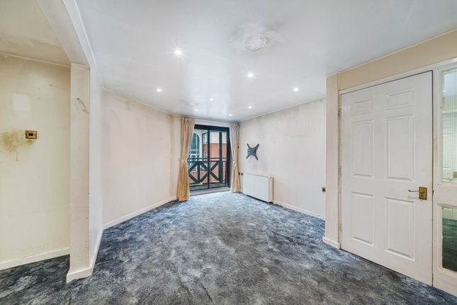 Flat 8 Tower Grange, New Hall Road, Salford photo 4