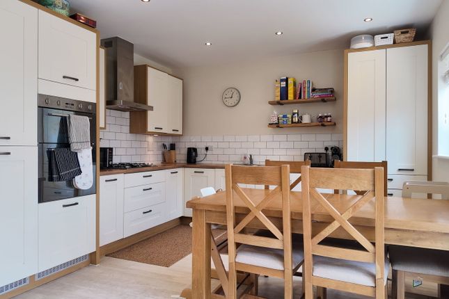 36, Primrose Drive, Newton Abbot photo 4
