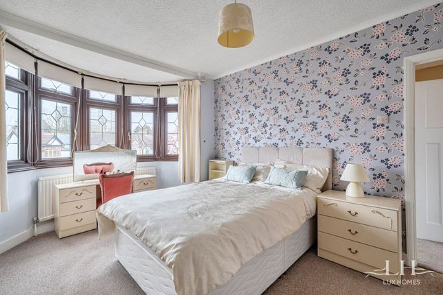 76 Slewins Lane, Hornchurch photo 3