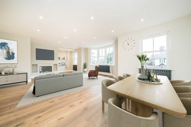 Flat for sale in Portsmouth Avenue, Thames Ditton