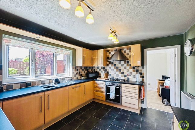 61 Rossendale Avenue, Burnley photo 3