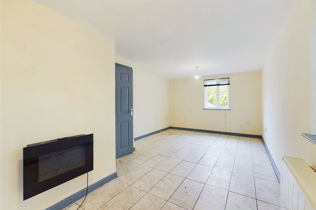 2, Highwood Drive, Stroud photo 2