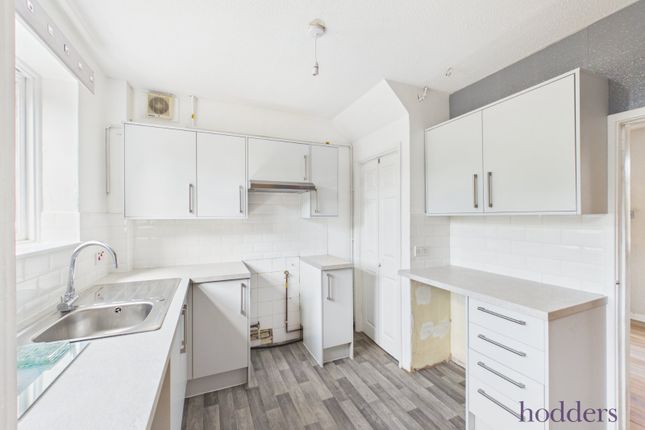 17, Tringham Close, Ottershaw photo 3