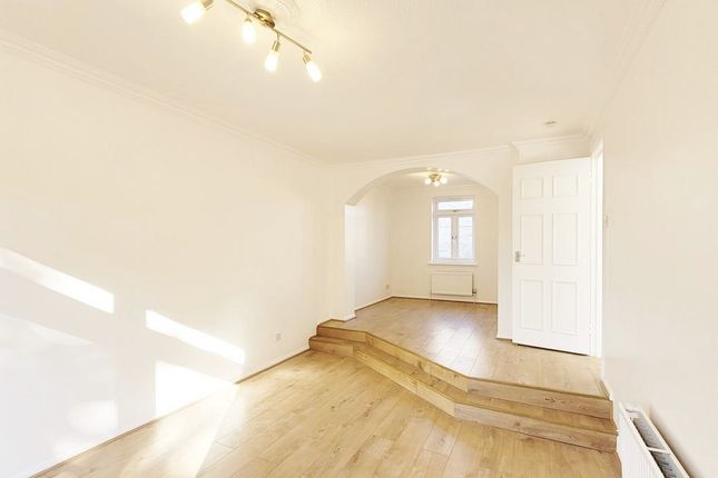 Terraced house to rent in Garnet Walk, London