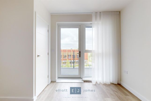 27 Luctons Close, Epping Gate, Loughton photo 5