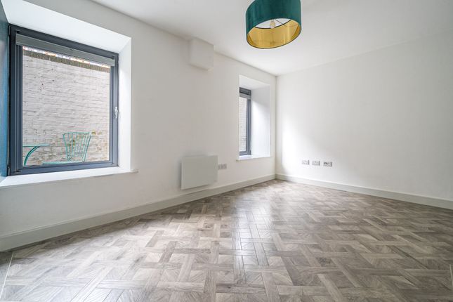 Flat 1, 15 Sheet Street, Windsor photo 4