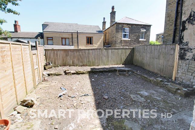 3-bed house on 21, Chapel Terrace, Huddersfield, £775/mo