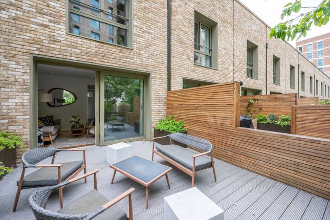 Maisonette for sale in Wansey Street, Elephant And Castle, London