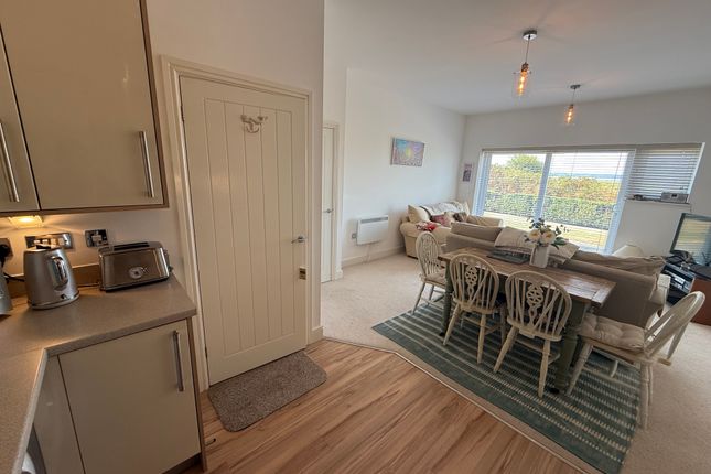 Flat 2, Llanelli photo 4
