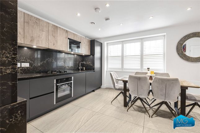 105, Bunns Lane, London photo 3