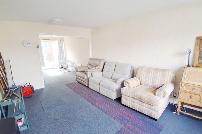 11, Hayman Crescent, Hayes photo 2