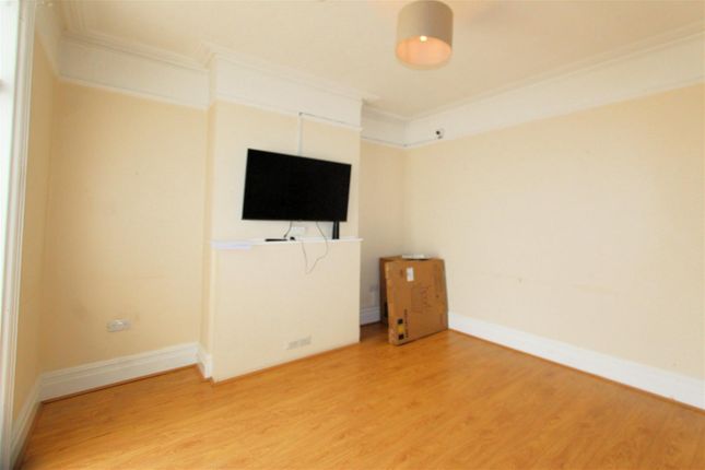 16, Stuart Road, Gillingham photo 4