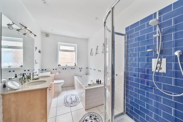 9 VICTORIA AVENUE, Victoria Avenue, London photo 4