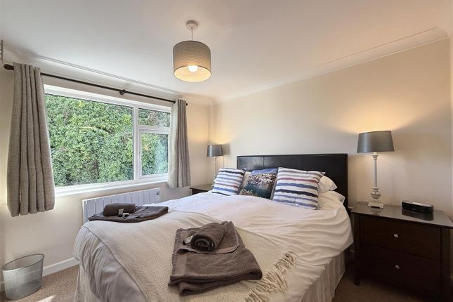9 Dolphin Court, Overgang, Brixham photo 3