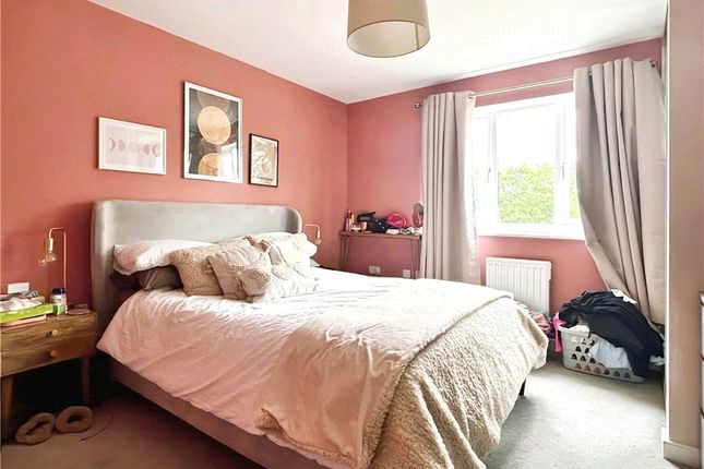 HEYLO OR - Flat 3, Girling House, 8, Glover Crescent, Reading photo 4
