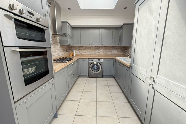 61 Compton Place, Watford photo 2