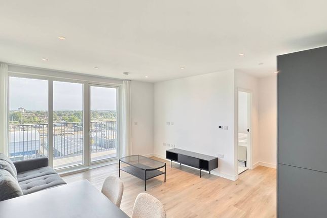 1 Cedrus Avenue Southall, Southall photo 4