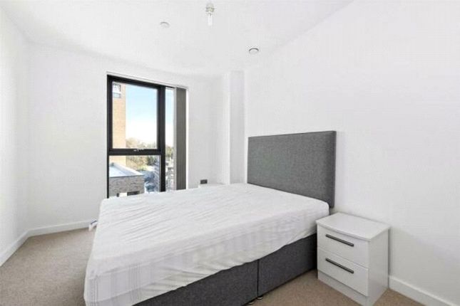 Flat 47, Centenary Heights, London photo 5