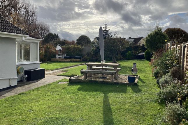 31, Saxondale Avenue, Burnham-On-Sea photo 2