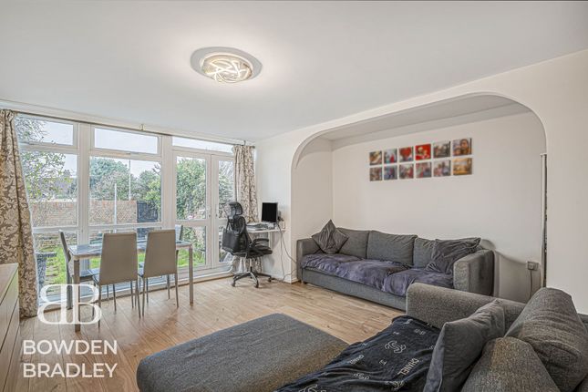 73 Covert Road, Ilford photo 2