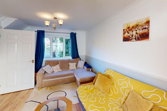 Cowslip Close, Horsham photo 4