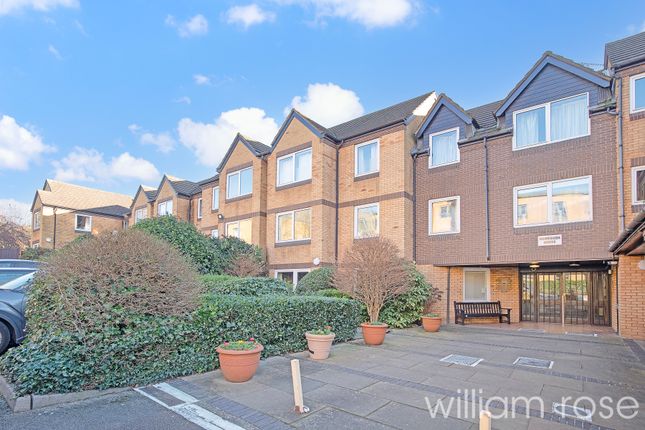 Thumbnail Flat for sale in Kings Head Hill, Chingford, London