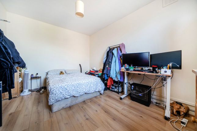 Flat A, 22, Camplin Street, London photo 4