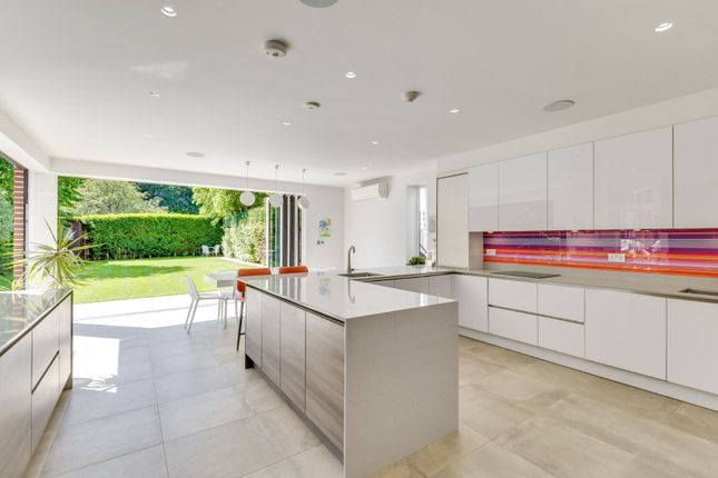 19, Fairholme Gardens, London photo 2